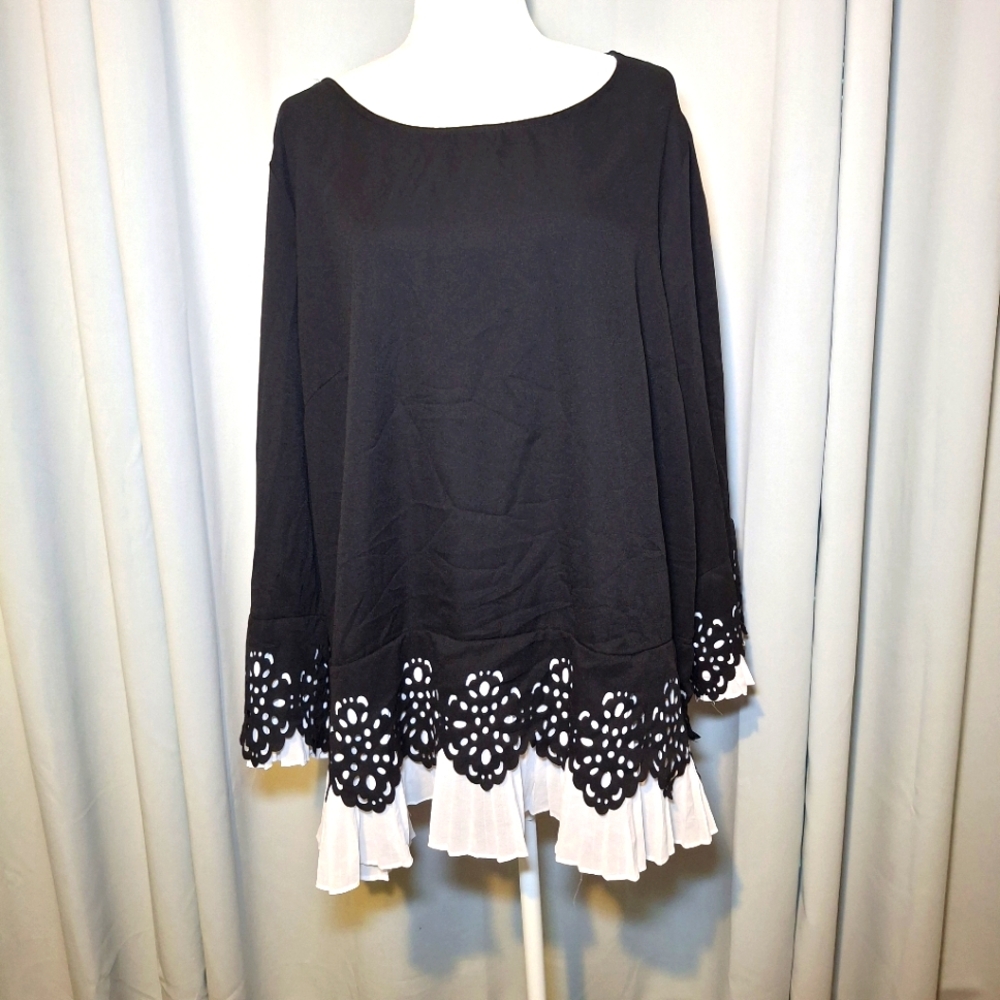 Next Black and White Tiered Bell Sleeve Flowy Tunic Size 24